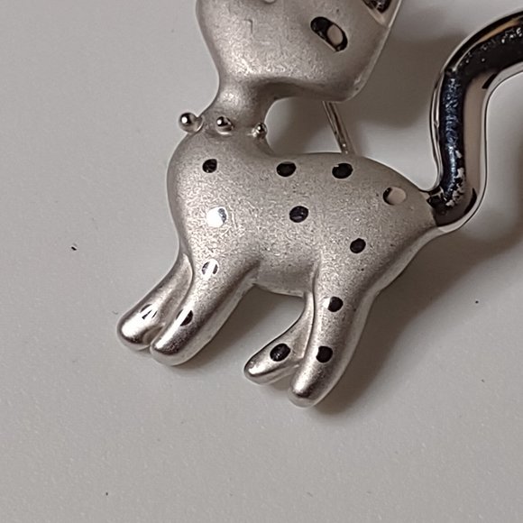 Silver Tone Metal Spotted Cat Brooch - Picture 9 of 11